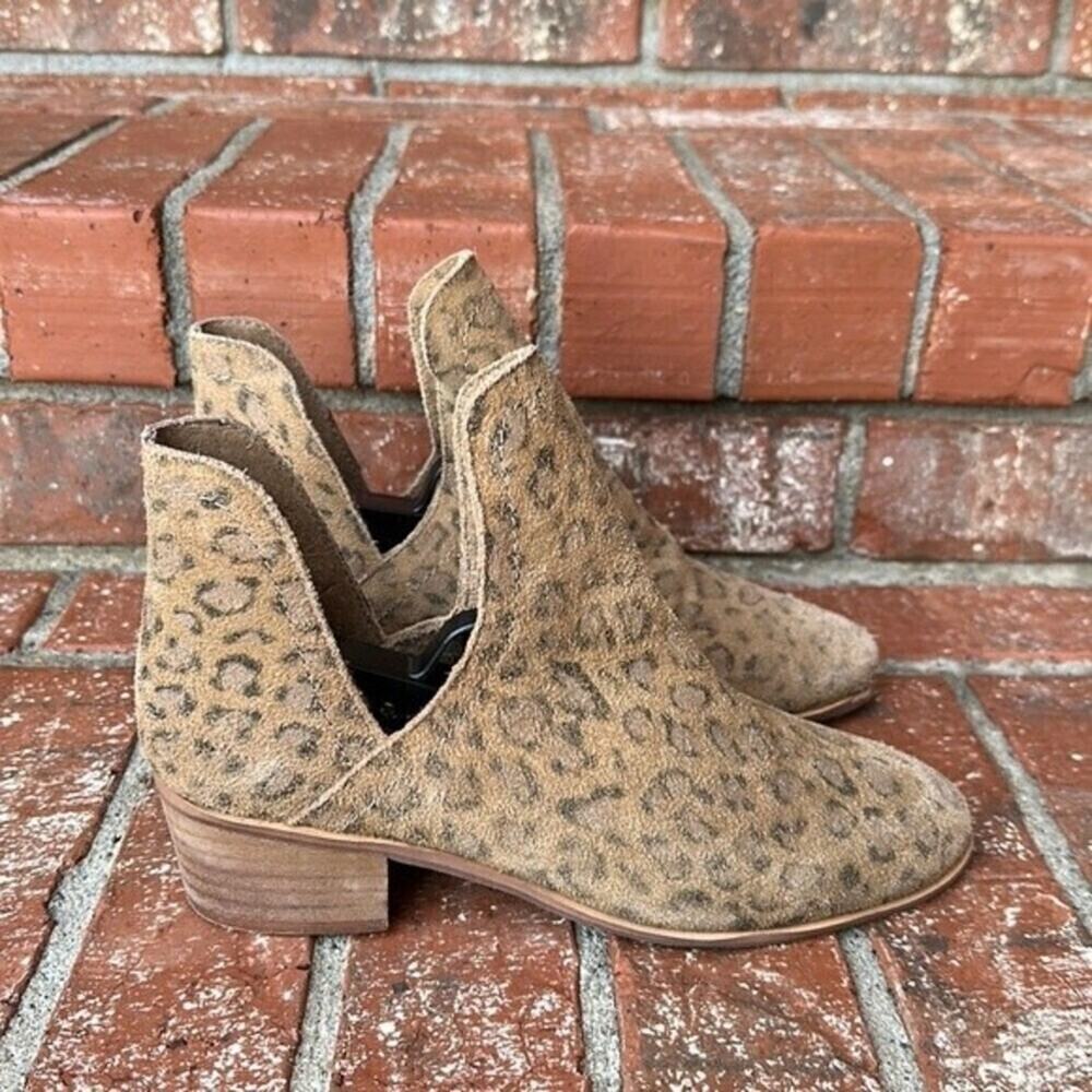 Coconuts by Matisse Pronto Women's Ankle Boot Size 6.5 Leopard Suede V-Cut